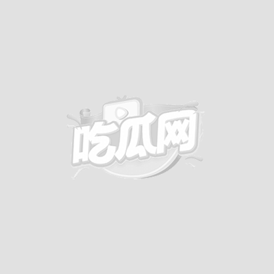 美女室友穿西装短裙丝袜在沙发敞开衬衫露奶1